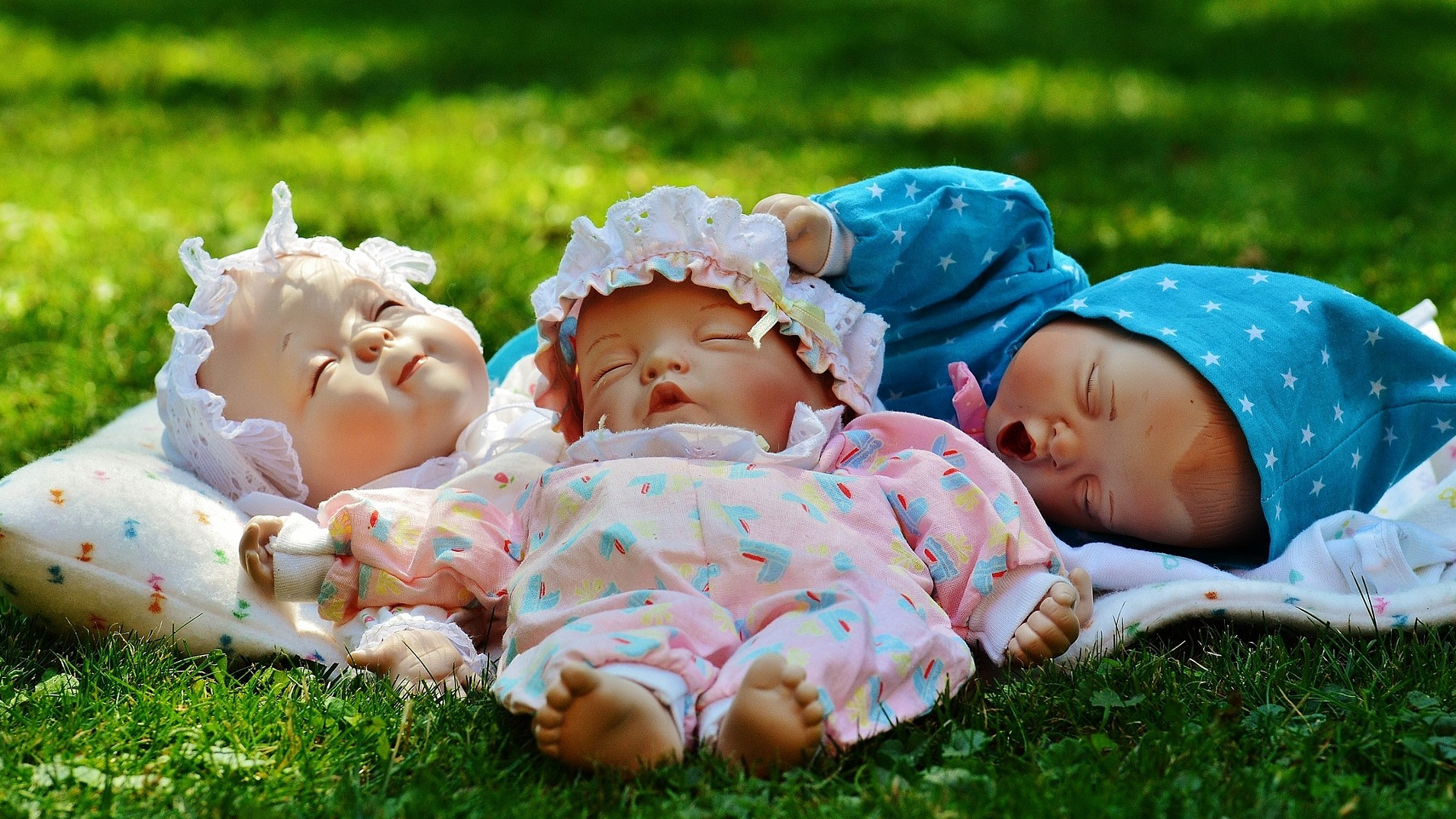 3 happy baby dolls